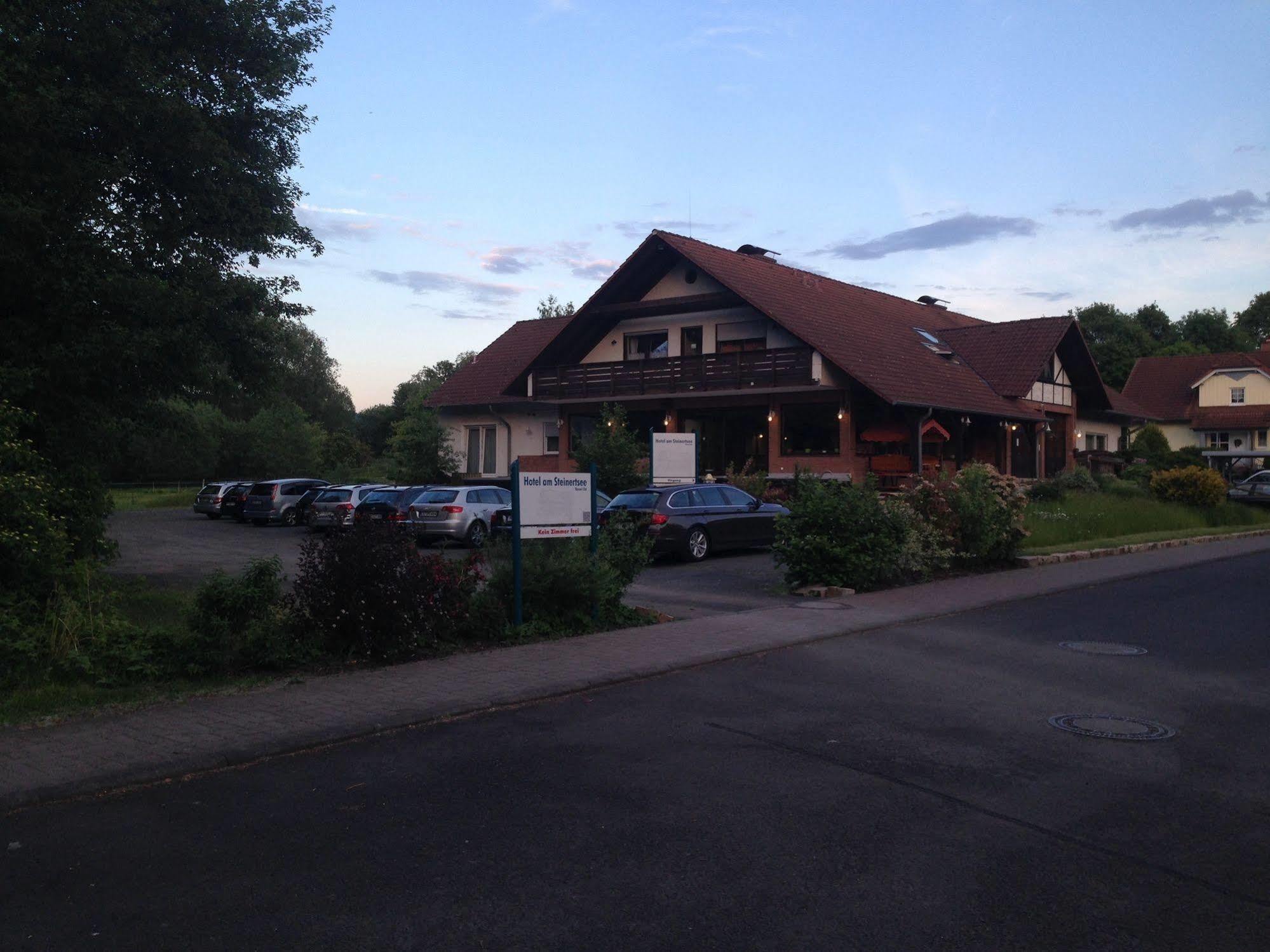 Hotel Am Steinertsee Kaufungen Exterior photo